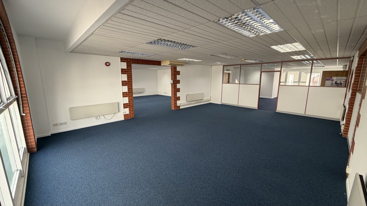 Office in Leamington Spa - photo 3