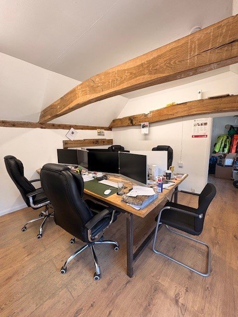 Office in West Grinstead - photo 3
