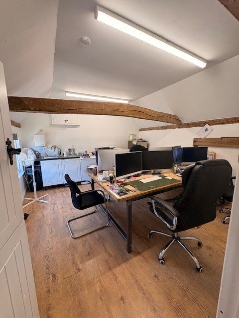 Office in West Grinstead - photo 4