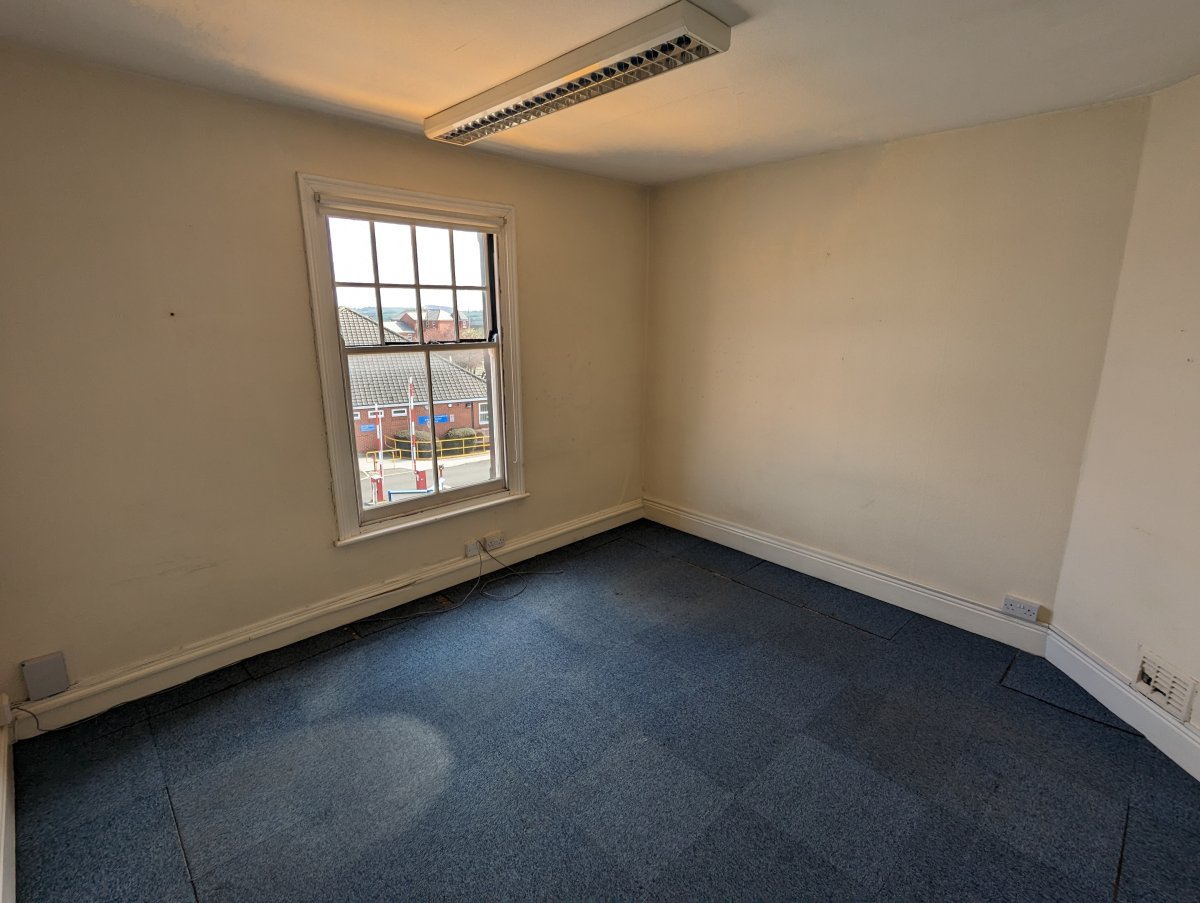Office in Ilkeston - photo 3