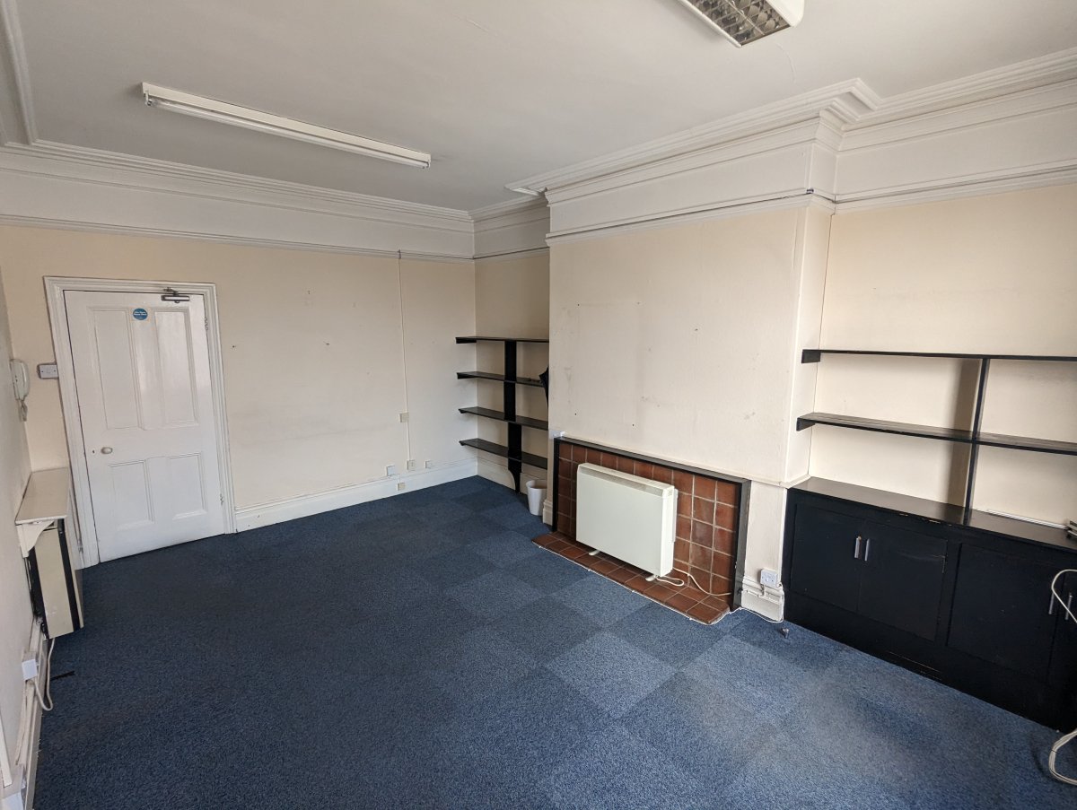 Office in Ilkeston - photo 4