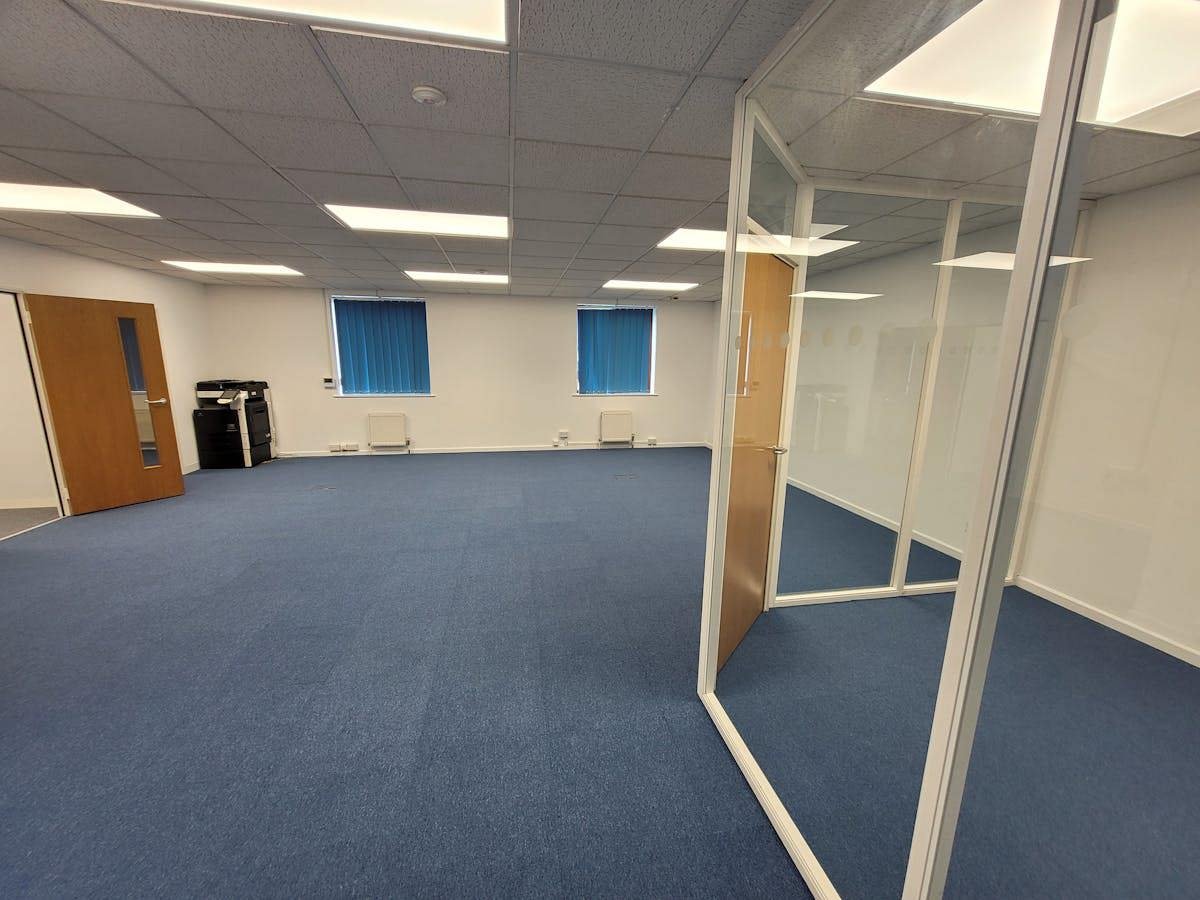 Office in Maidstone - photo 3
