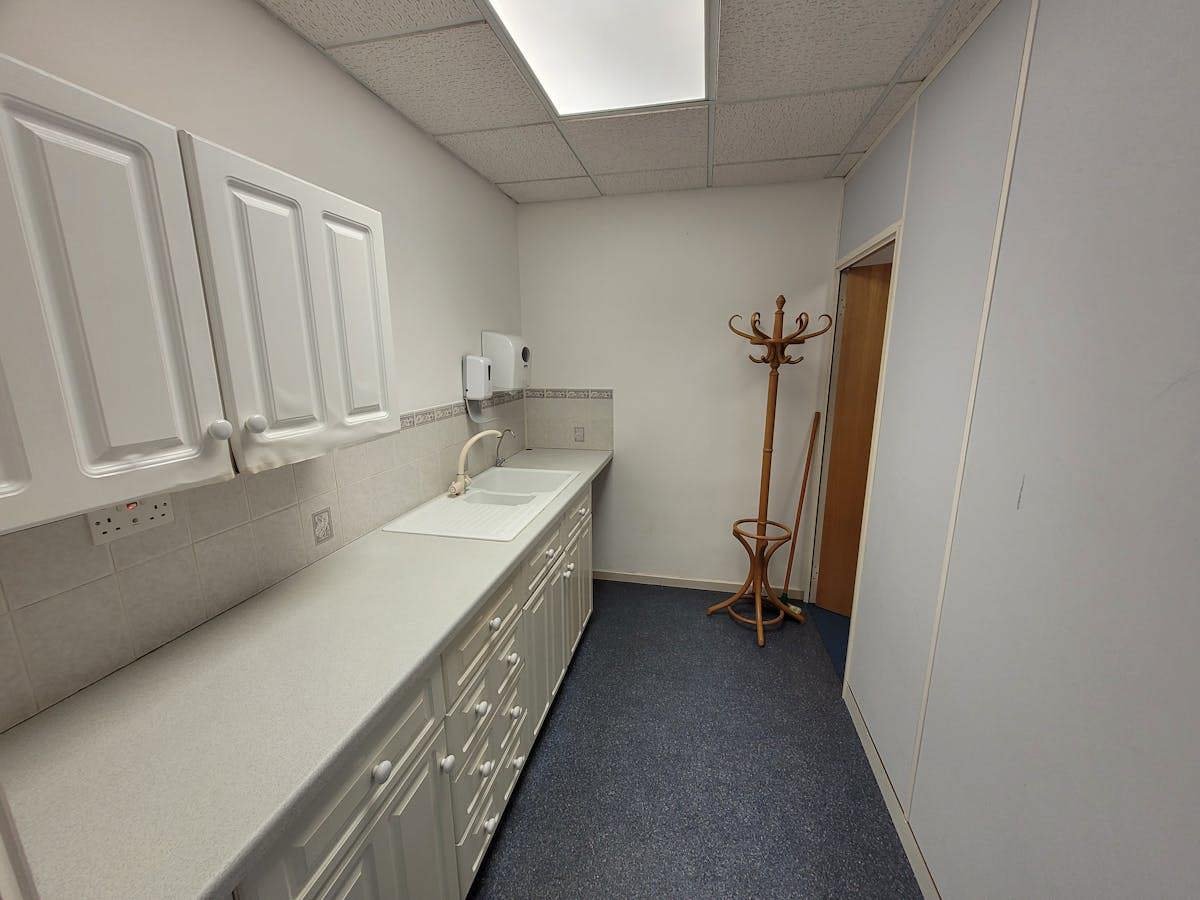 Office in Maidstone - photo 4
