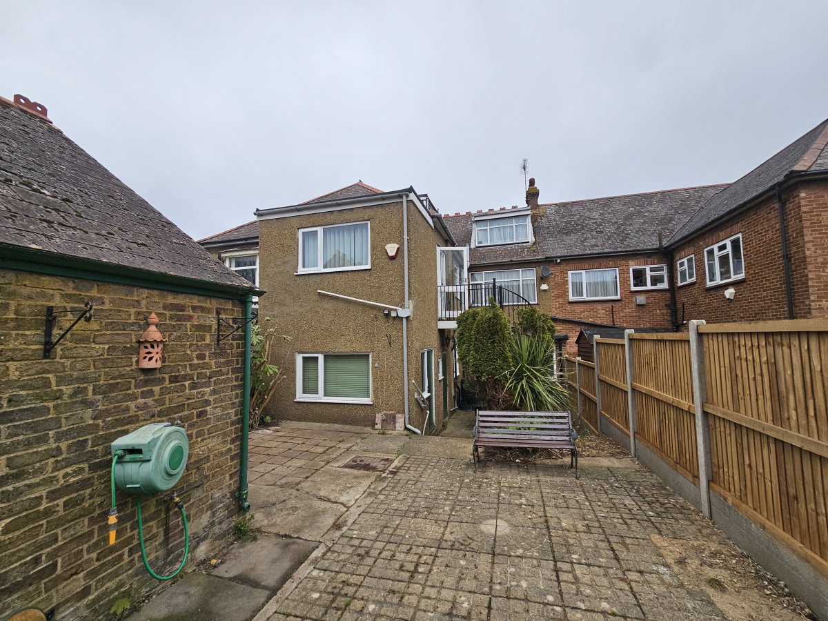 Office in Gillingham - photo 3