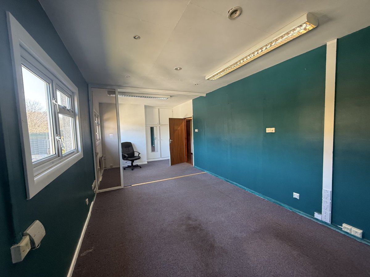 Office in Matlock - photo 3