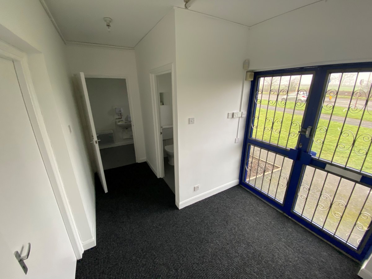 Office in Hinckley - photo 2