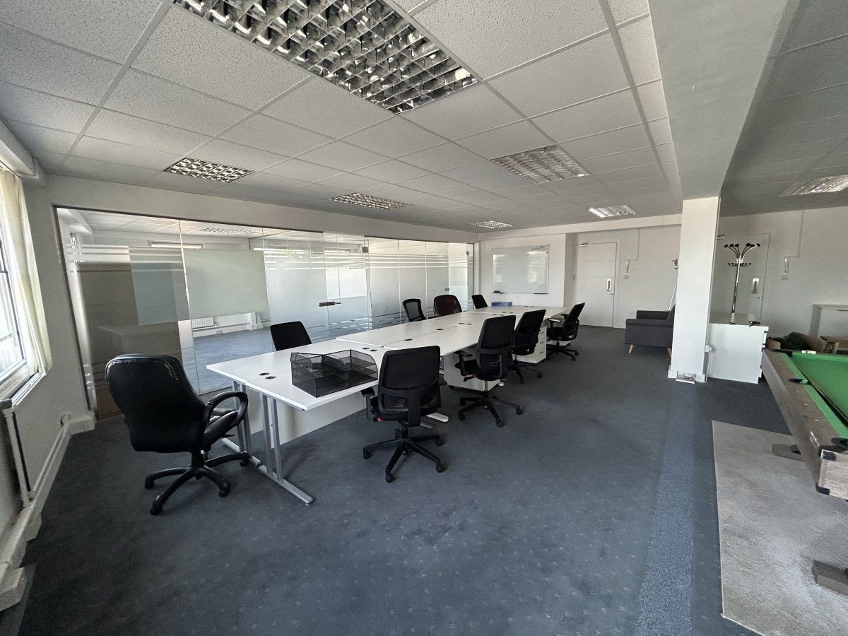 Office in Cheadle - photo 2
