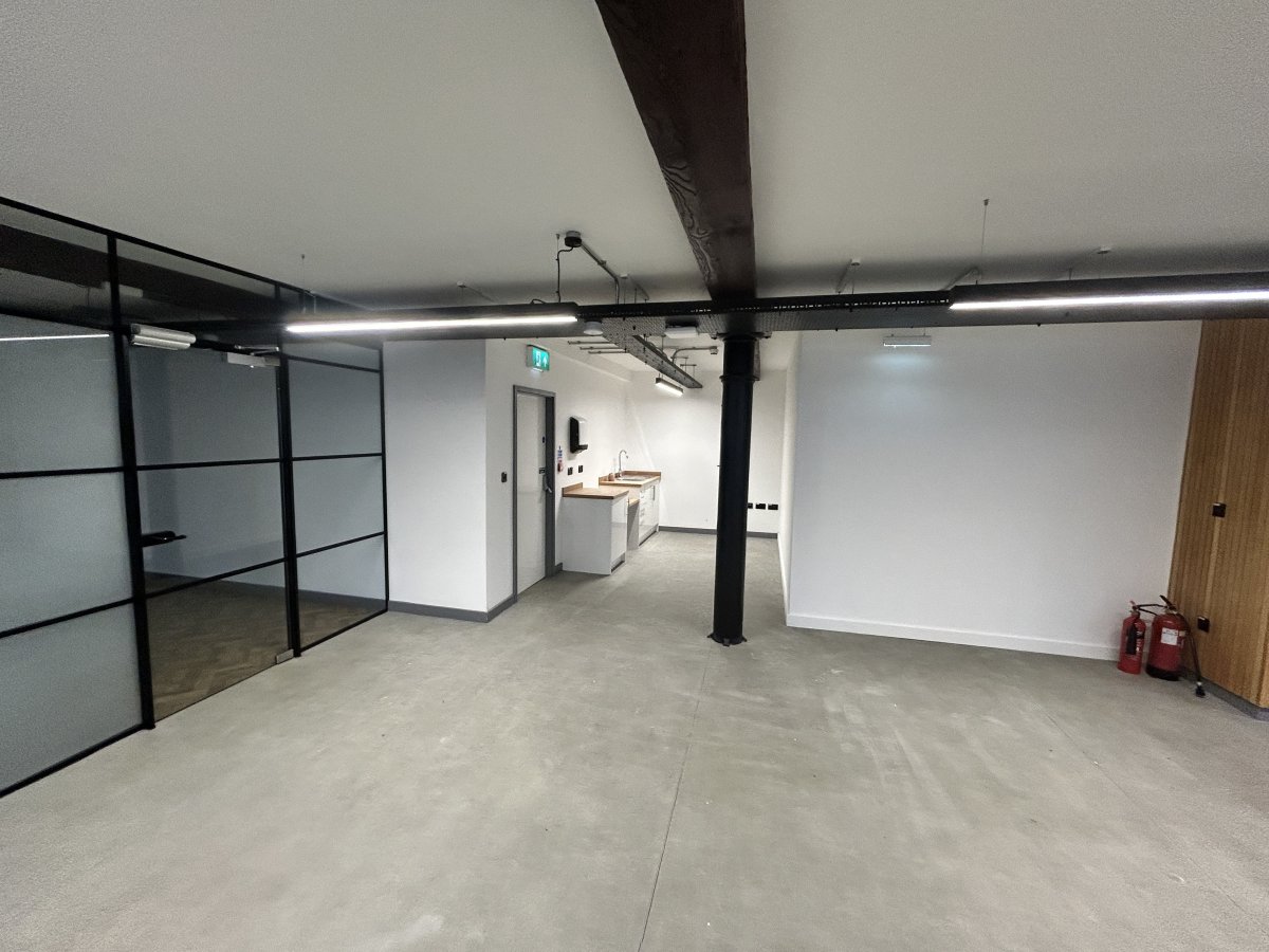 Office in Manchester - photo 3
