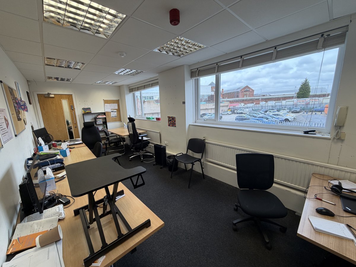 Office in Cheetham Hill - photo 3