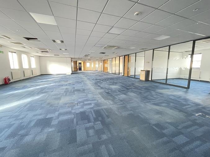 Office in Bicester - photo 2