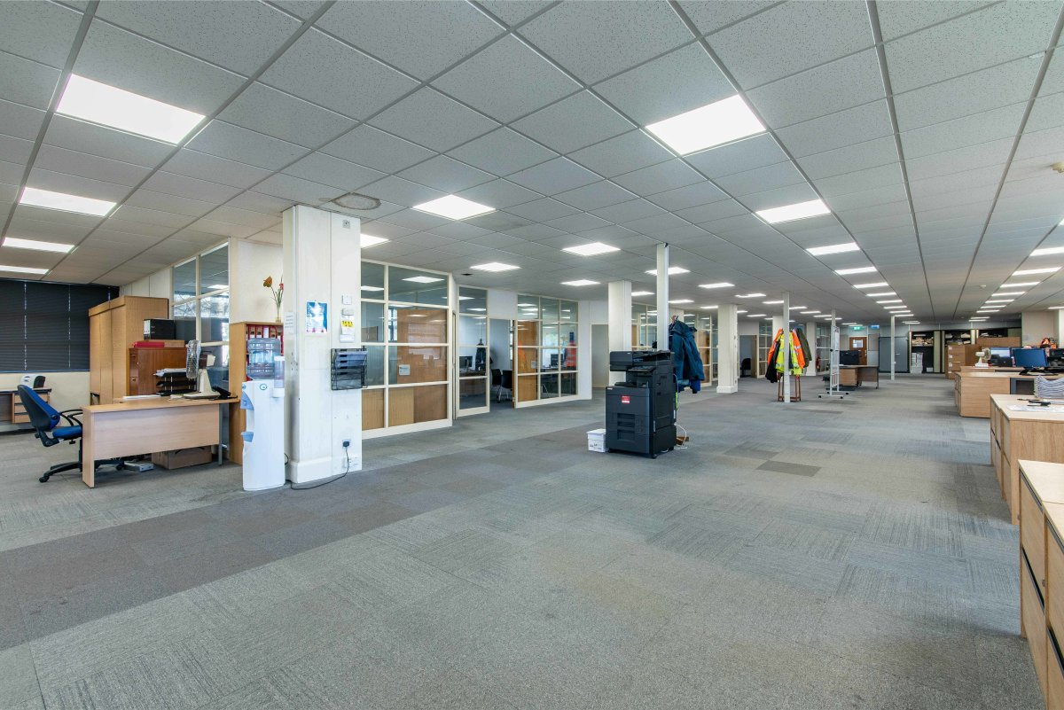 Office in Grantham - photo 4