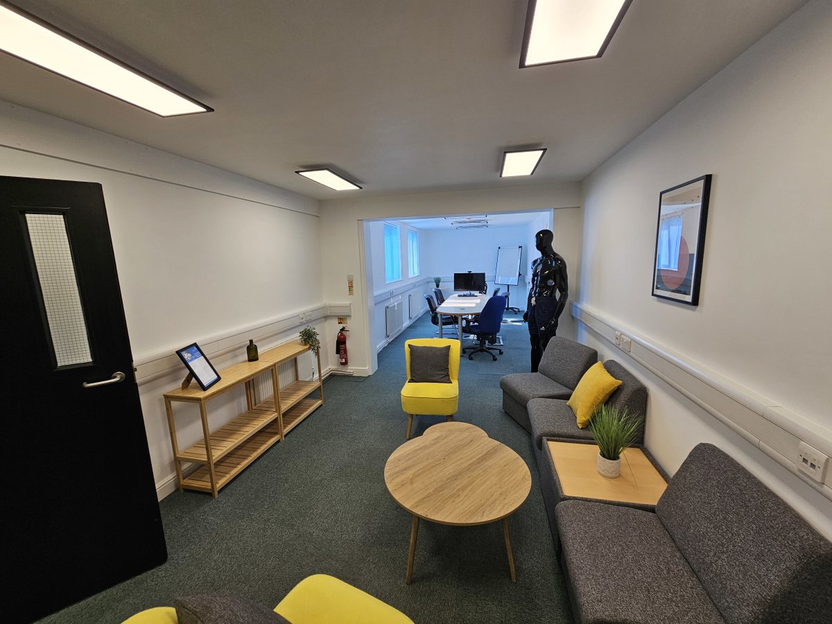 Office in Maidstone - photo 4