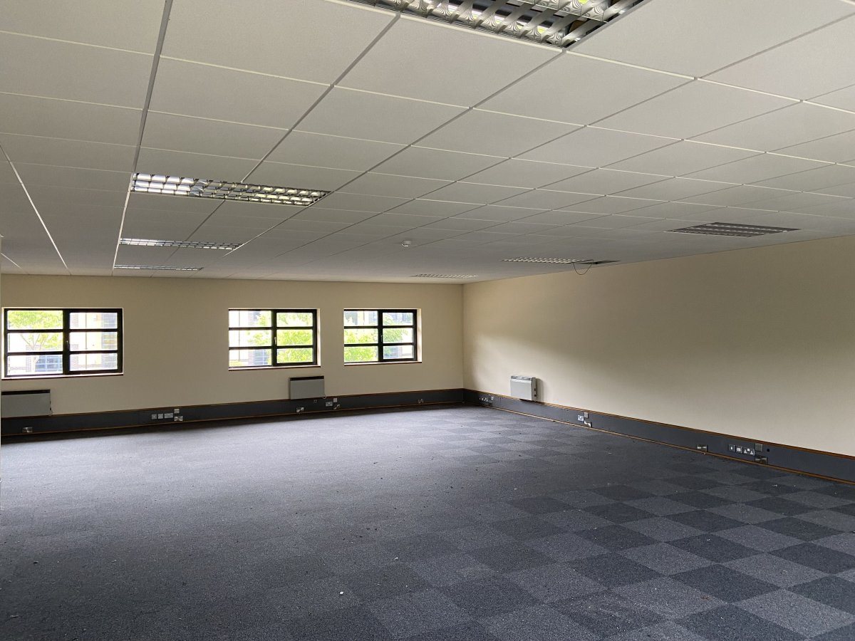 Office in Fareham - photo 4