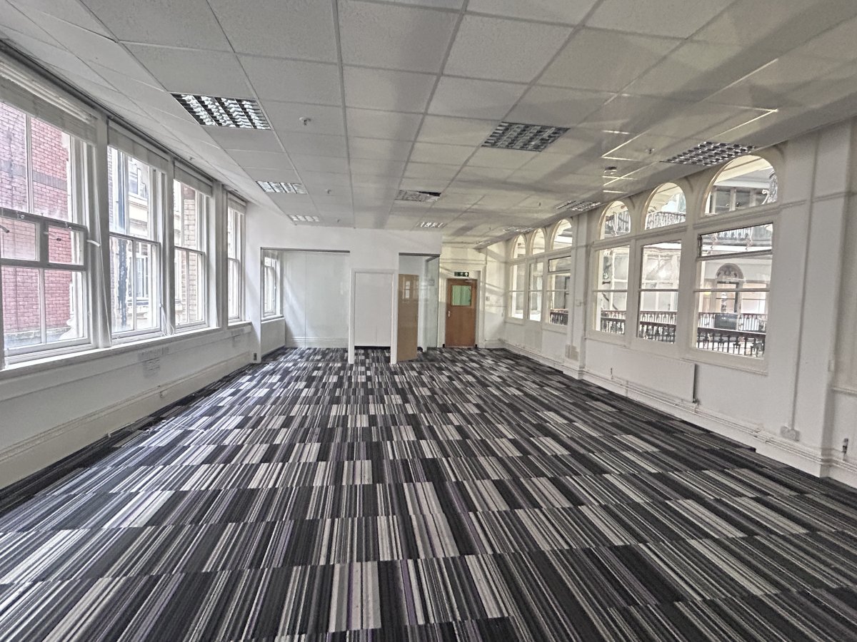 Office in Salford - photo 2