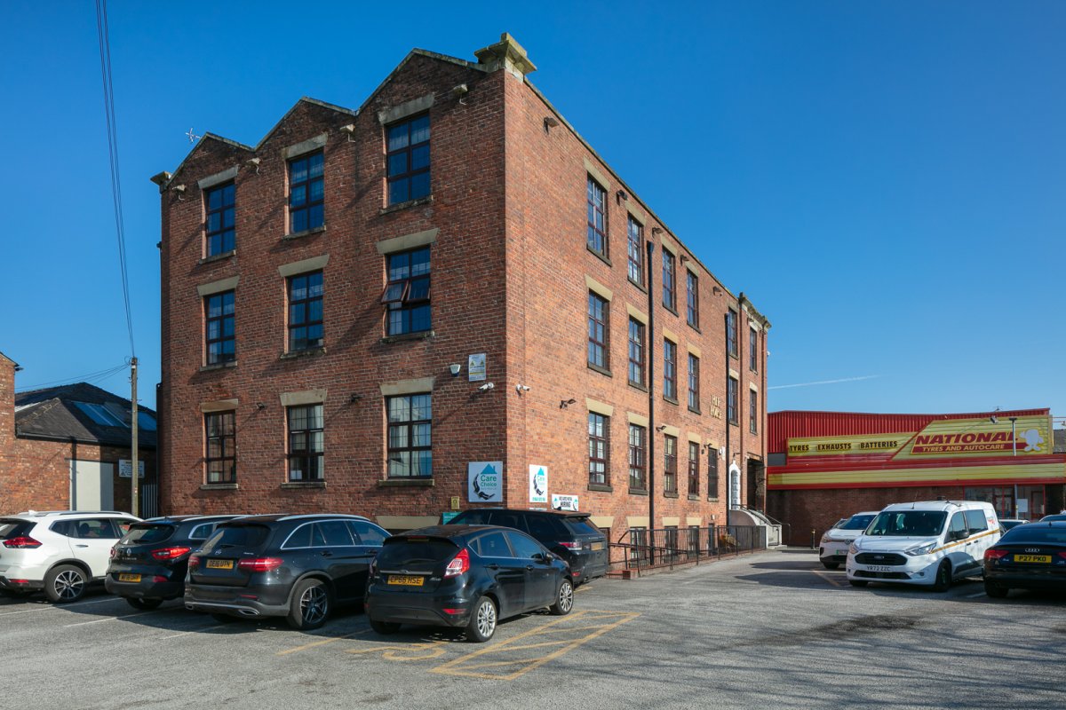 Office in Wigan - photo 2