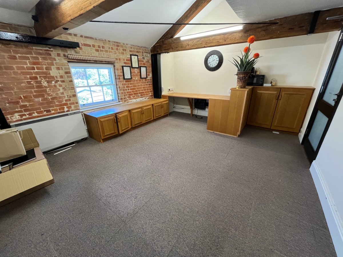 Office in West Bergholt - photo 2