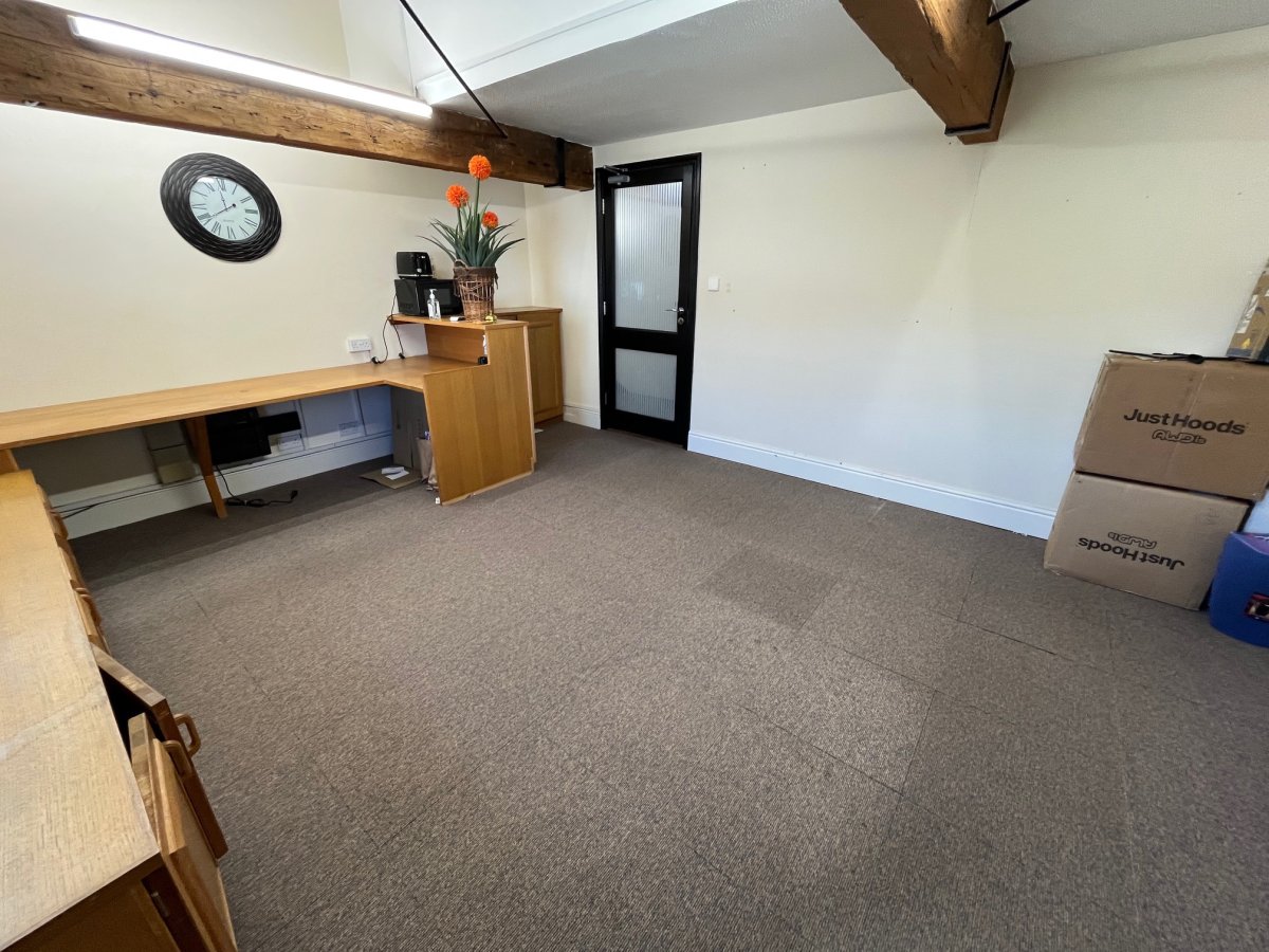 Office in West Bergholt - photo 3