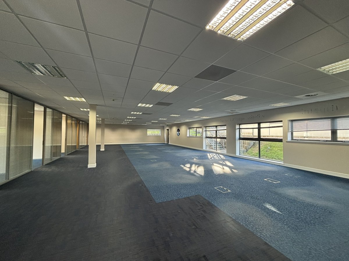 Office in West Tullos Industrial Estate - photo 3