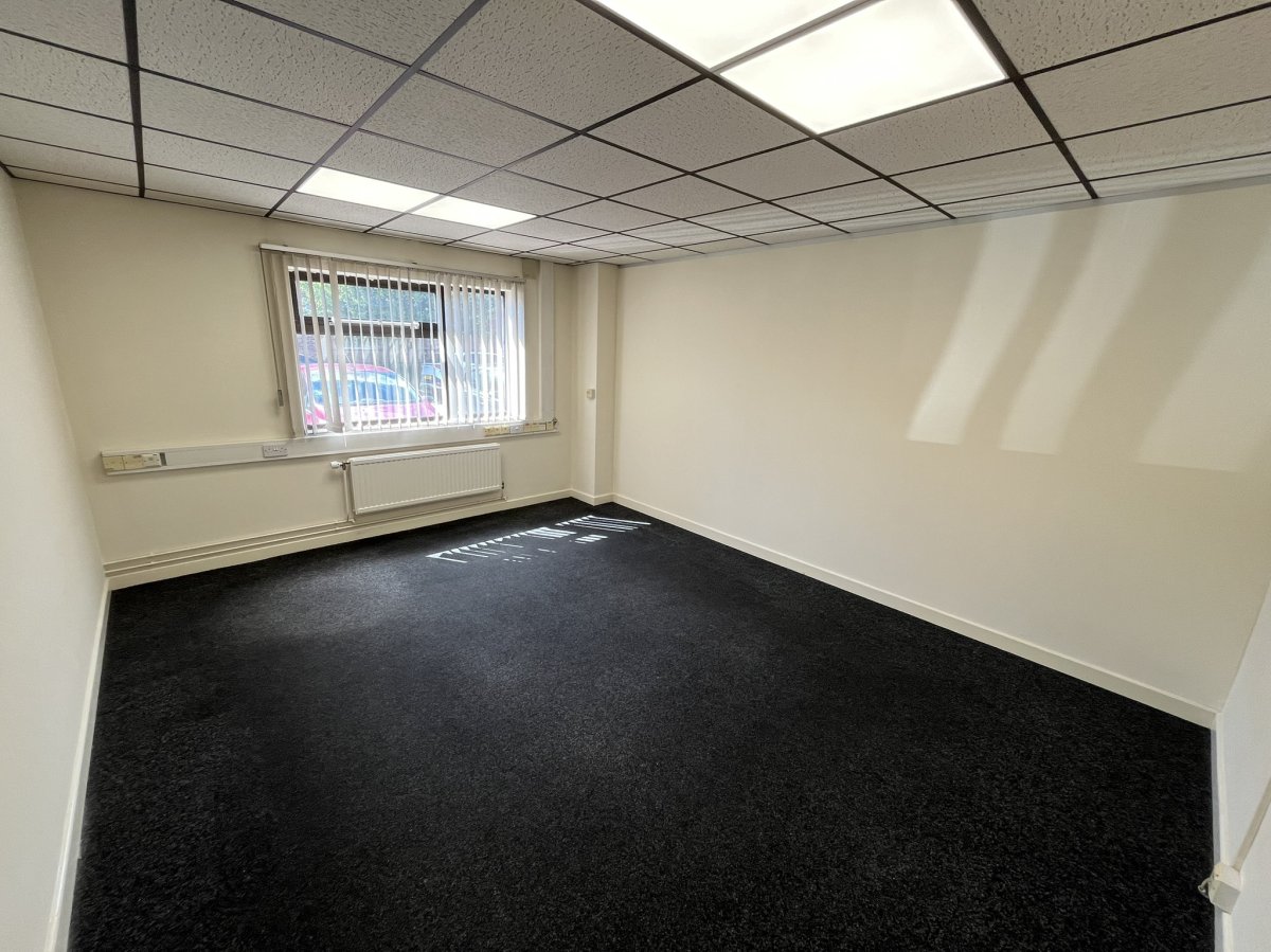 Office in Hinckley - photo 2