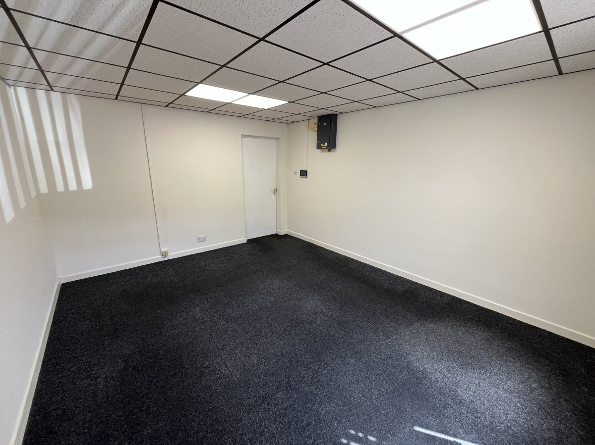 Office in Hinckley - photo 3