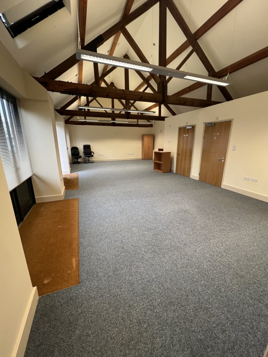 Office in Grantham - photo 3