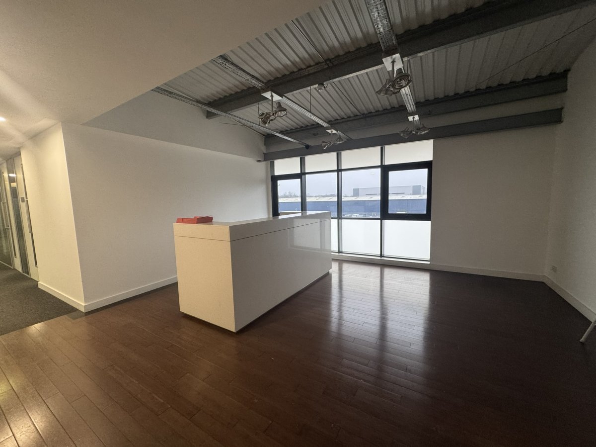 Office in Hampton - photo 4