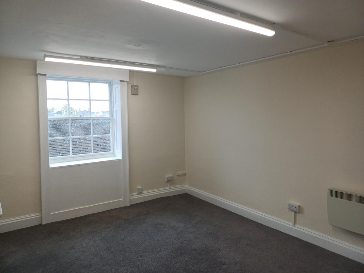 Office in Stamford - photo 3