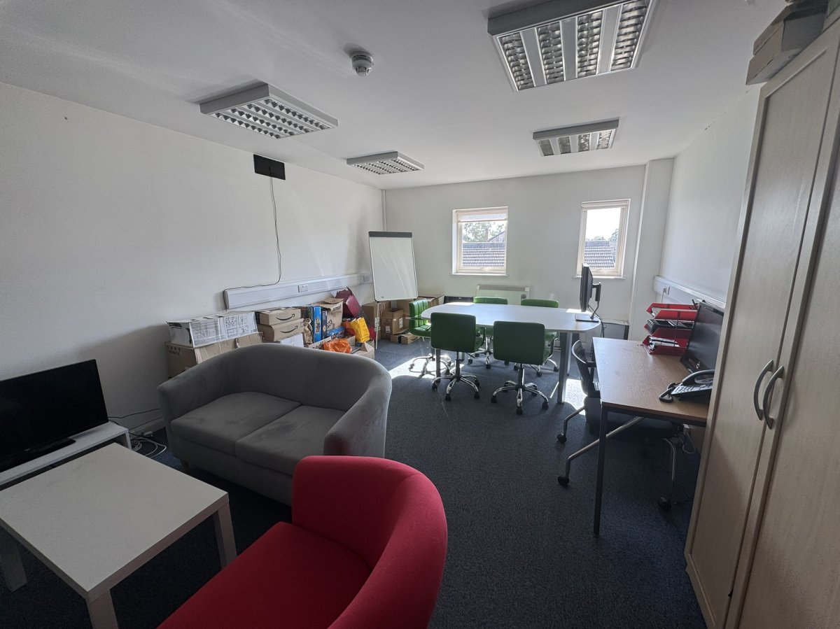 Office in Bourne - photo 2