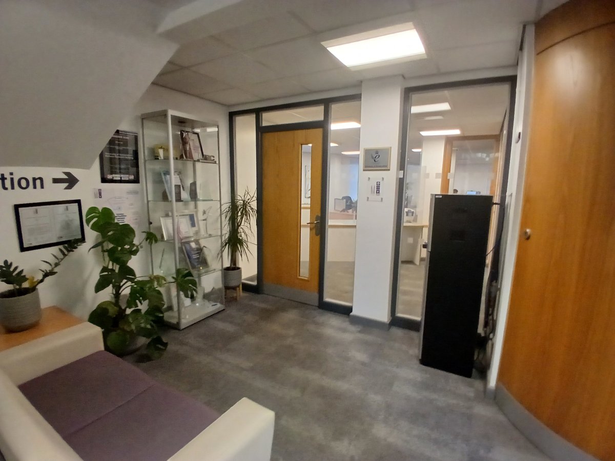 Office in Huddersfield - photo 4