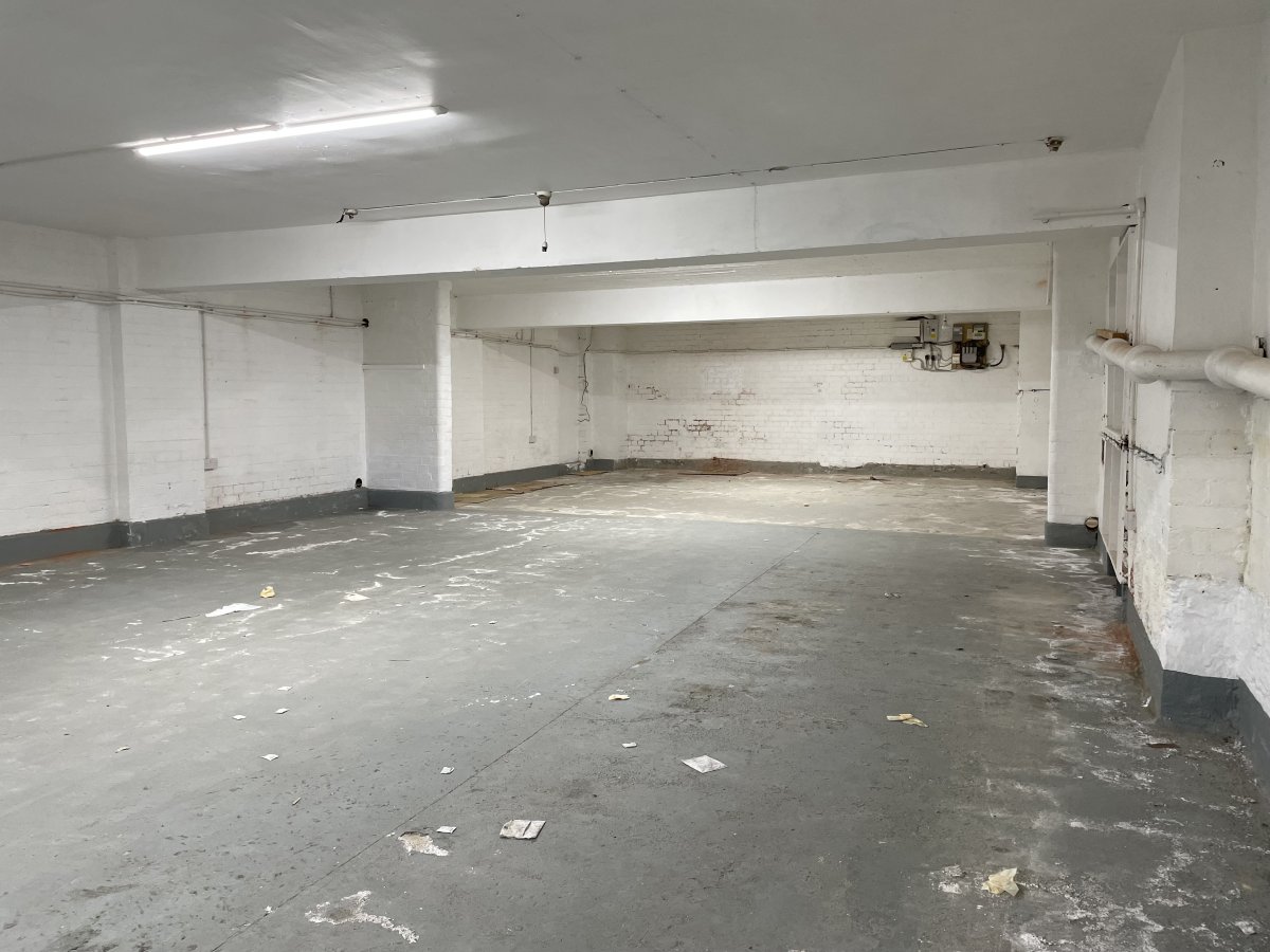Office in Burton On Trent - photo 3