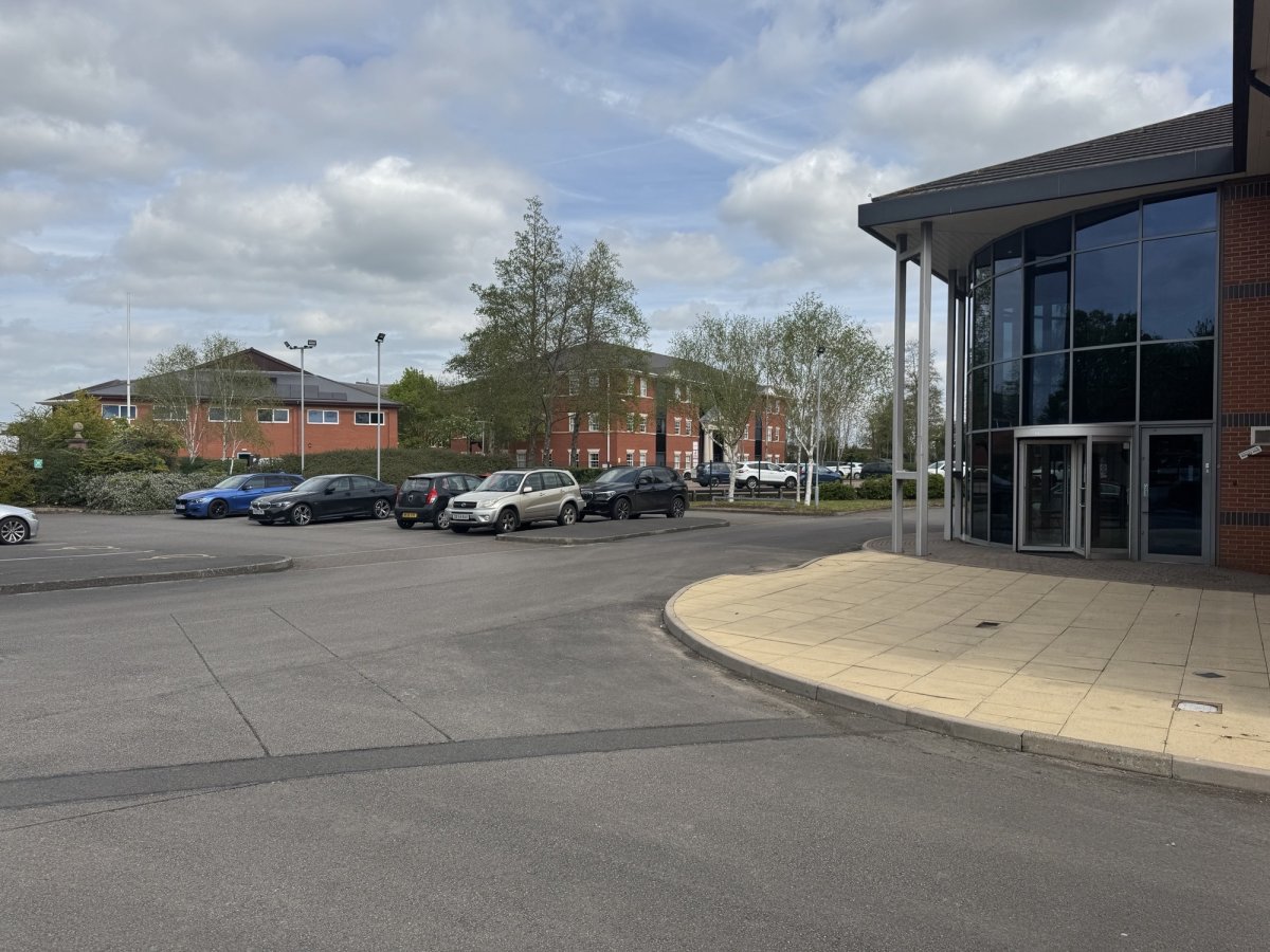 Office in Burton On Trent - photo 2