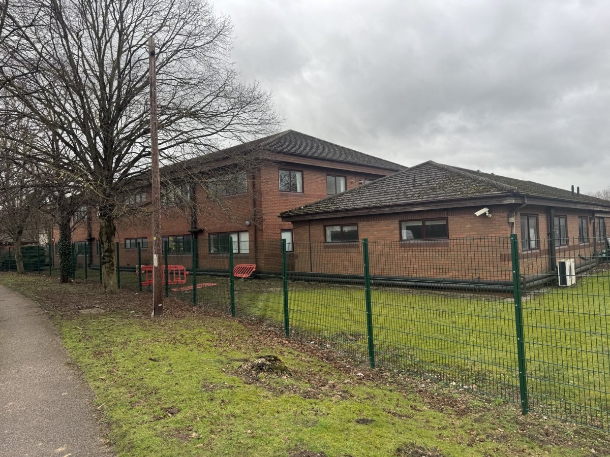 Office in Burton On Trent - photo 2