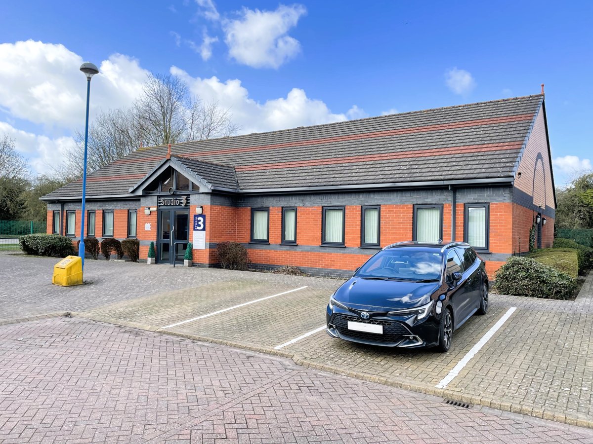 Office in Burton On Trent - photo 3