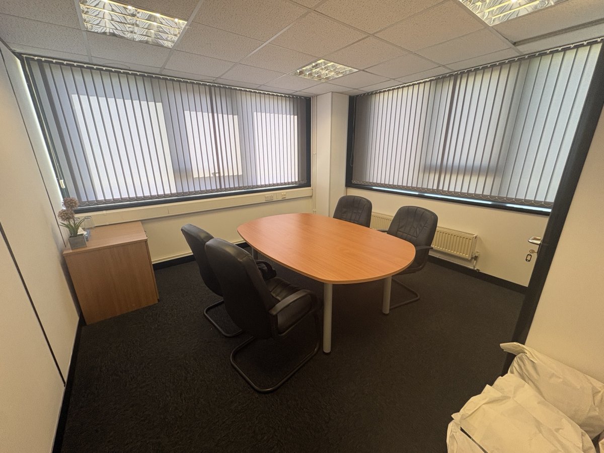 Office in Lincoln - photo 2