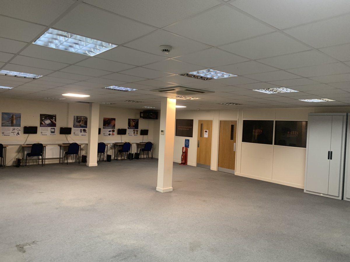 Office in Lincoln - photo 4