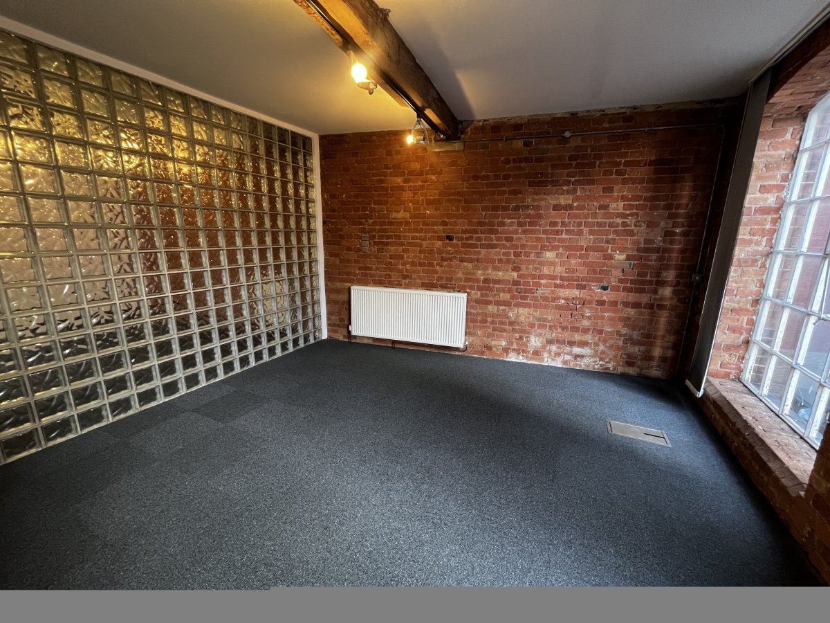 Office in Leicester - photo 4