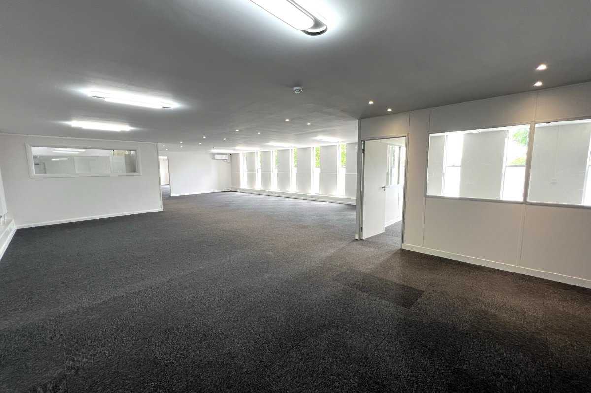 Office in Romford - photo 2