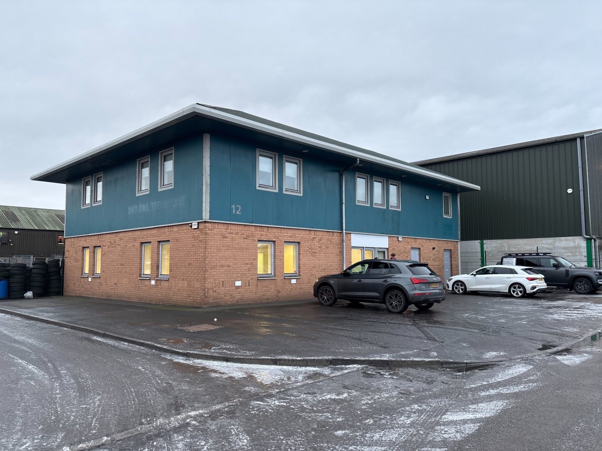 Office in Inveralmond Industrial Estate - photo 4