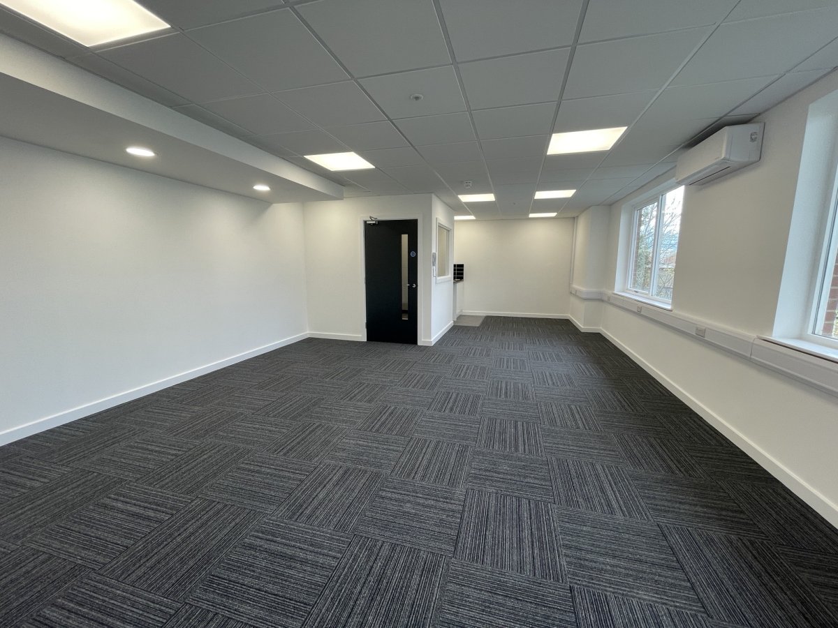 Office in Newmarket - photo 2