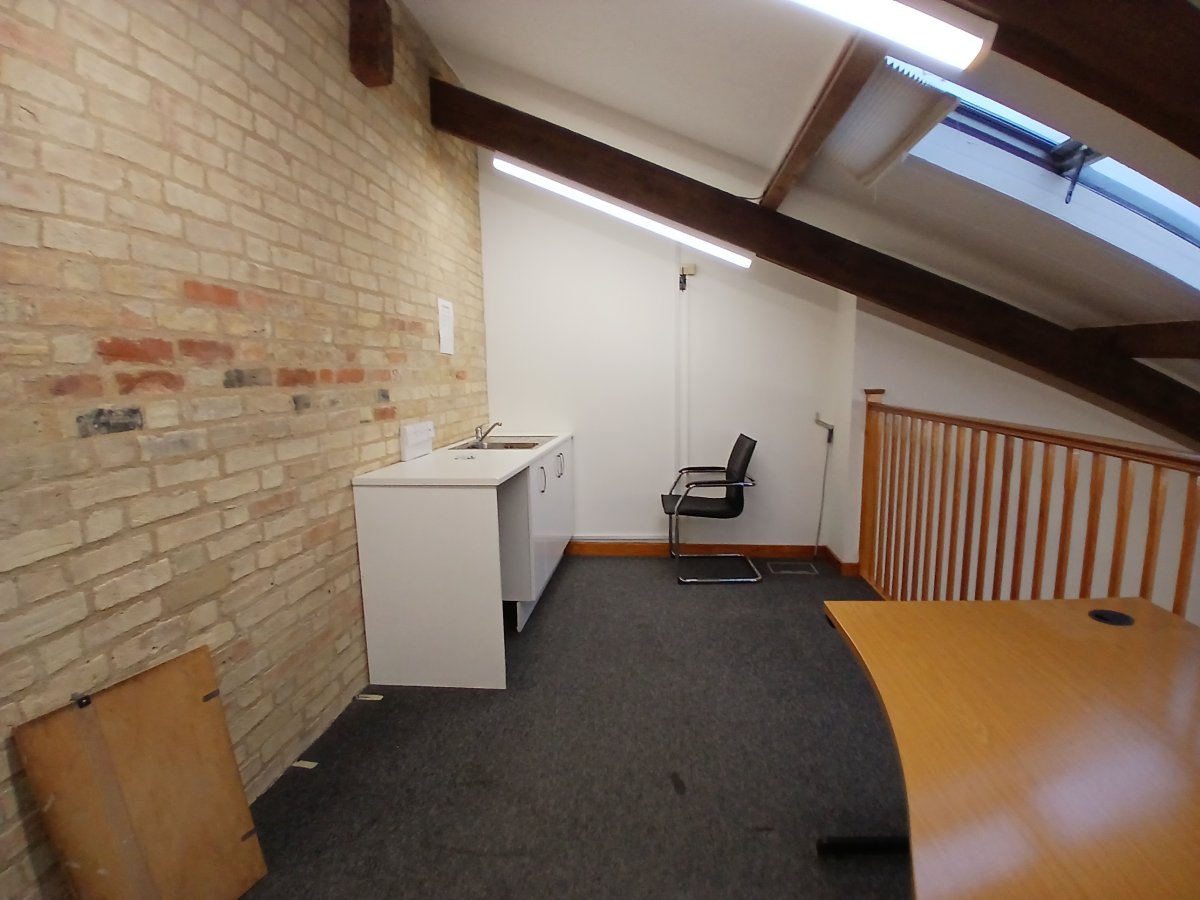 Office in Oakington - photo 3