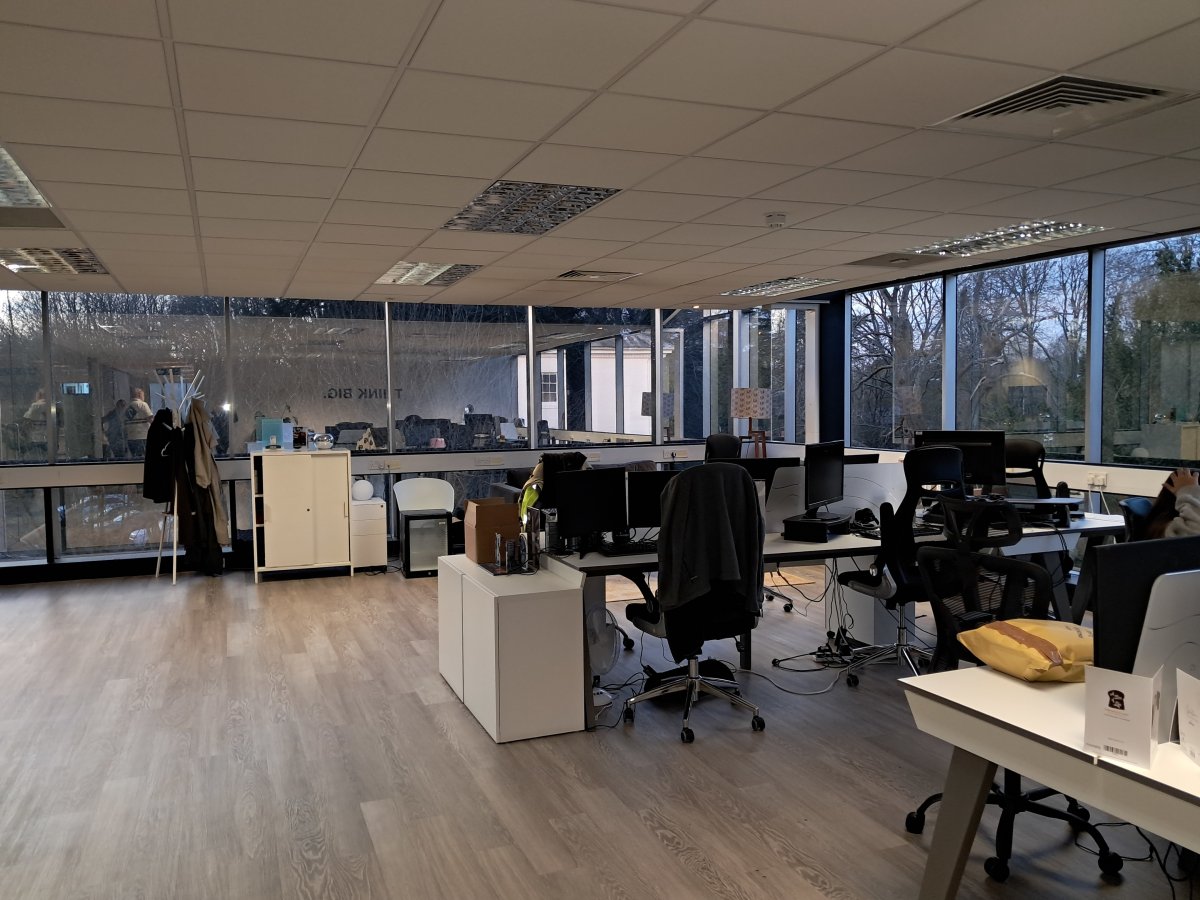 Office in Leatherhead - photo 4