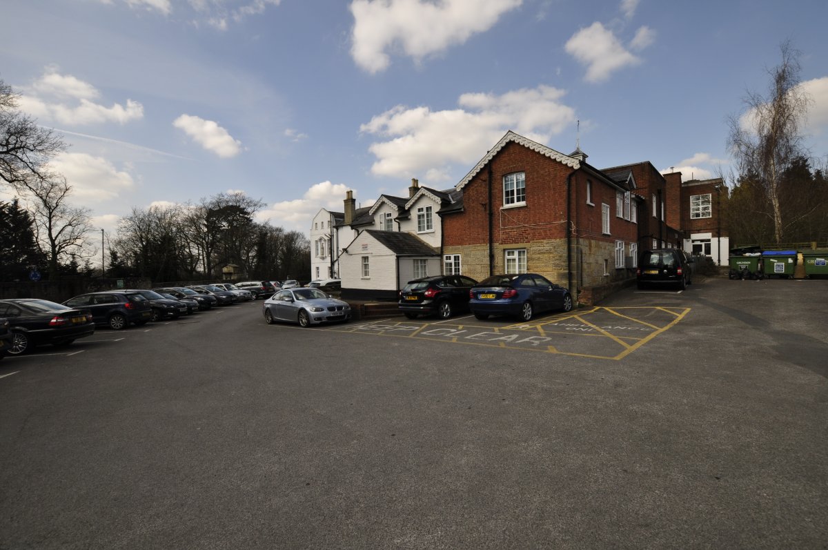 Office in Crawley - photo 2