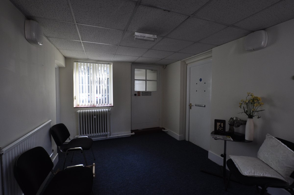 Office in Crawley - photo 3