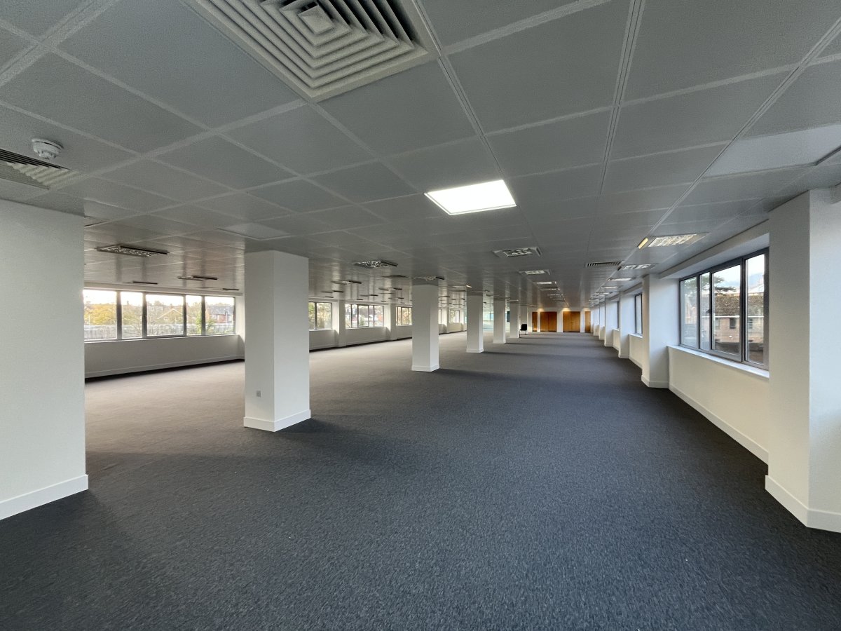 Office in Crawley - photo 2