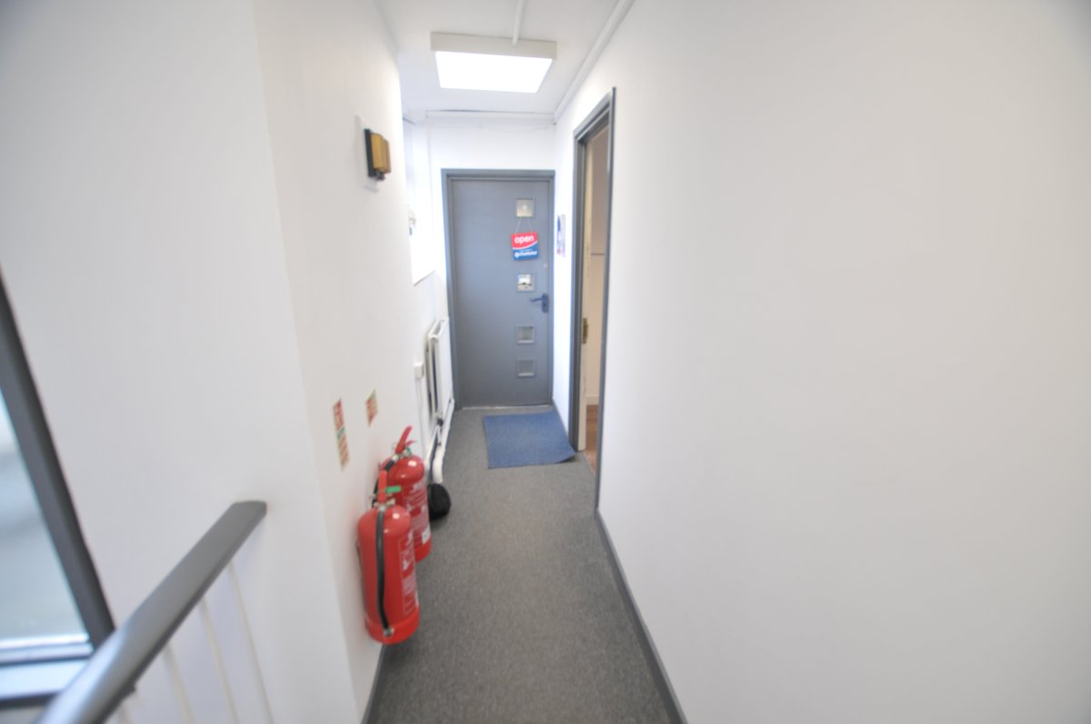 Office in Crawley - photo 4