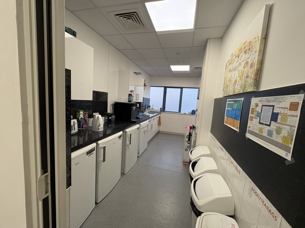 Office in Waltham Cross - photo 4