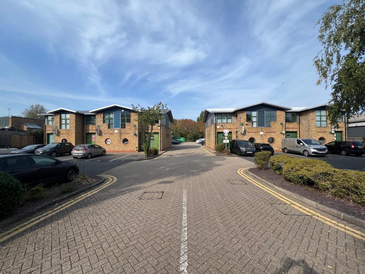 Office in Epsom - photo 2