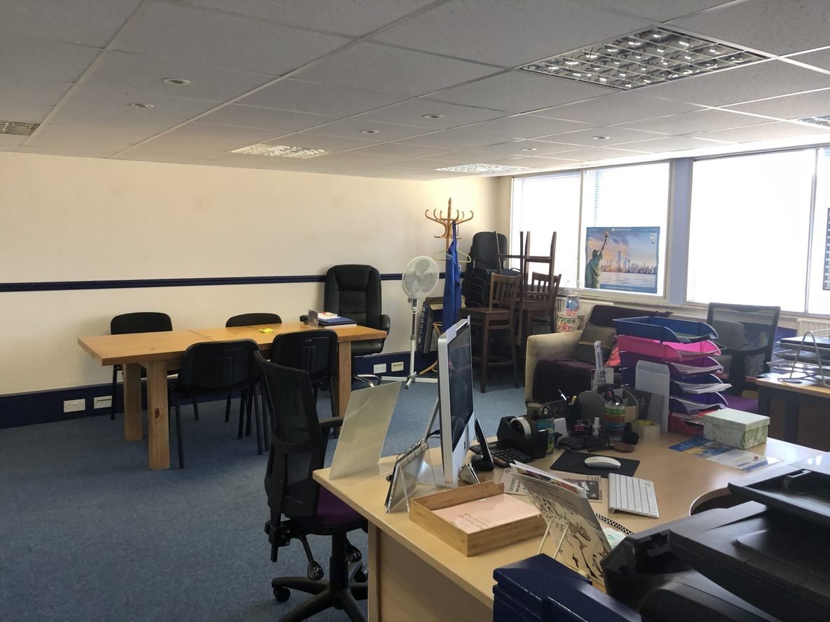 Office in Crawley - photo 3