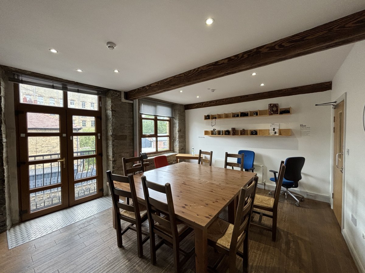 Office in Elland - photo 4