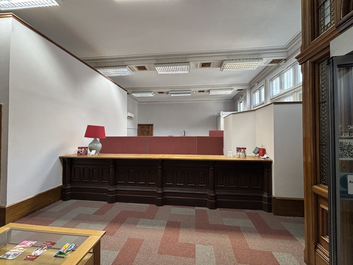 Office in Brighouse - photo 4